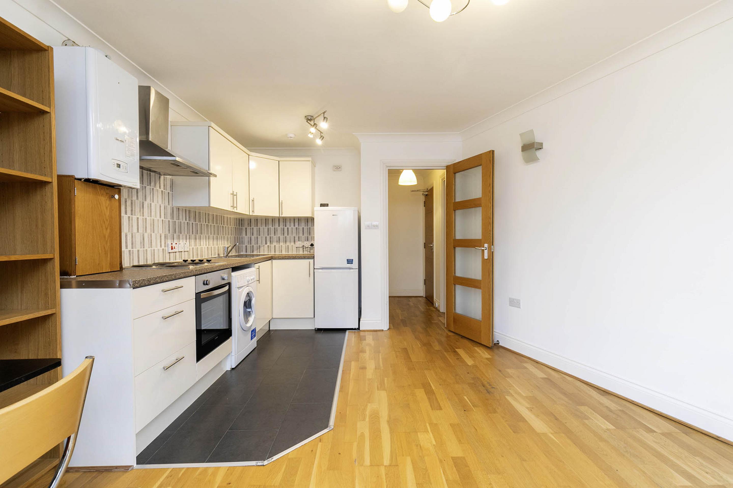 1 Bedroom, 1 bath, 1 reception Flat			 Heathfield Park, , WILLESDEN GREEN NW2